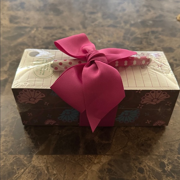 Charming Pink Bow Notepad& Pen set - Picture 3 of 6
